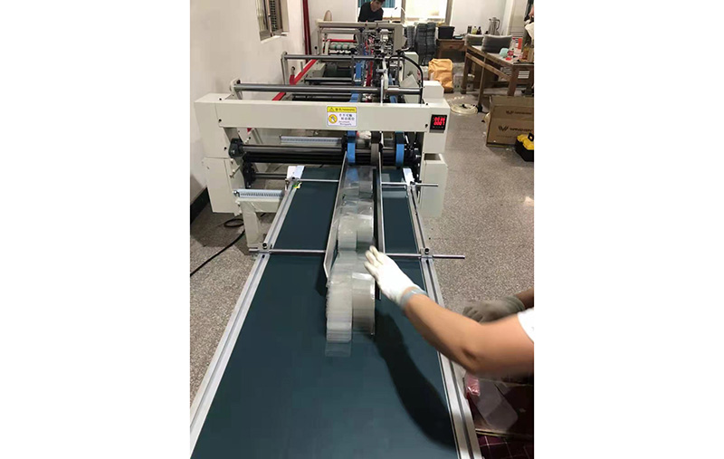 全自動(dong)膠盒機(ji)