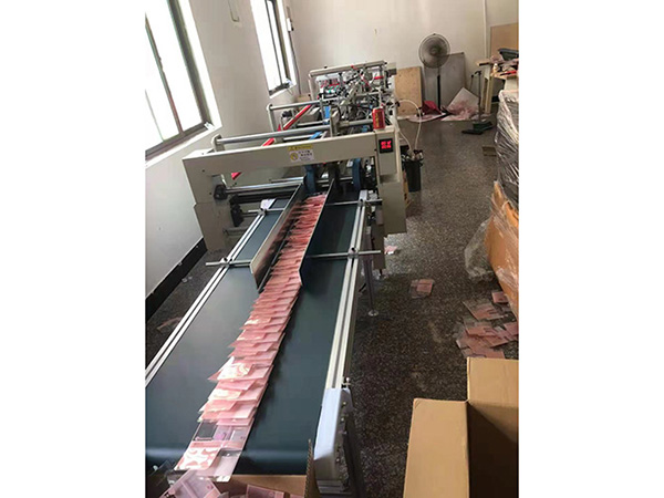 膠(jiao)盒糊(hu)盒機(ji)