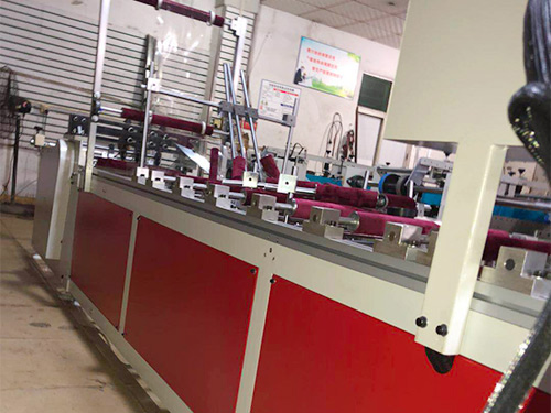 窗(chuang)簾盒(he)膠盒(he)機生(sheng)産