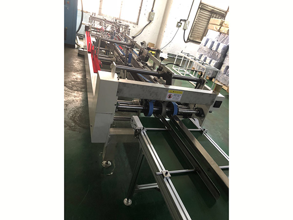 東(dong)莞現貨供(gong)應PVC膠盒機(ji)  東莞廠家(jia)批發PET全自(zi)膠盒機塑(su)料盒自動(dong)折邊機高(gao)效全自動(dong)PVC膠盒機