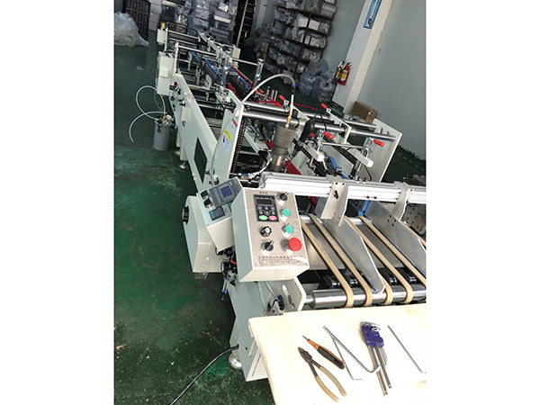 和(he)記機(ji)械專(zhuan)業生(sheng)産透(tou)明折(she)盒全(quan)自動(dong)粘盒(he)機全(quan)自動(dong)pvc膠盒(he)糊盒(he)機PVC/PET/PP等(deng)粘接(jie)膠盒(he)機