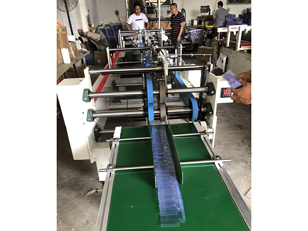 和(he)記機(ji)械專(zhuan)業生(sheng)産透(tou)明折(she)盒全(quan)自動(dong)粘盒(he)機全(quan)自動(dong)pvc膠盒(he)糊盒(he)機 PUR膠(jiao)盒機(ji)