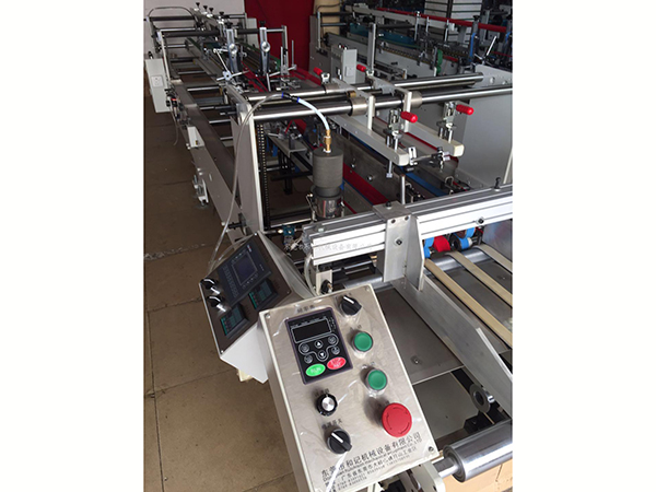 PUR全自(zi)動膠(jiao)盒機(ji)  pet-pvc折盒(he)粘盒(he)自動(dong)膠盒(he)機