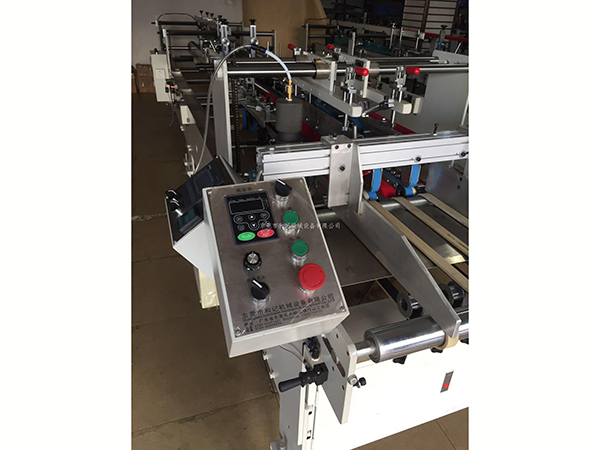 pvc膠(jiao)盒機膠(jiao)盒機780 PET粘(zhan)盒機 塑(su)料膠盒(he)包裝機(ji) pvc塑料膠(jiao)盒糊盒(he)機