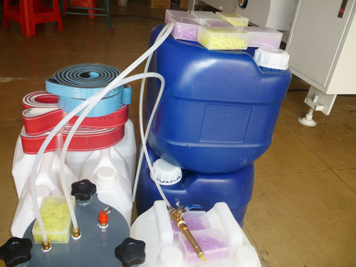 膠(jiao)盒機(ji)配件(jian)