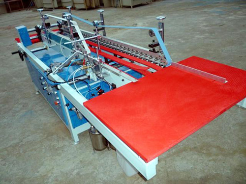 四(si)合一(yi)膠盒(he)機廠(chang)家