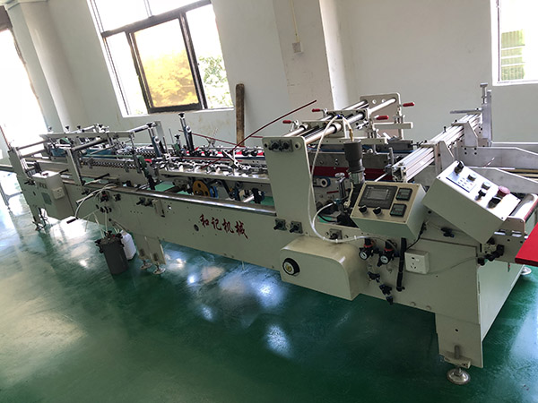 全自(zi)動膠盒(he)機