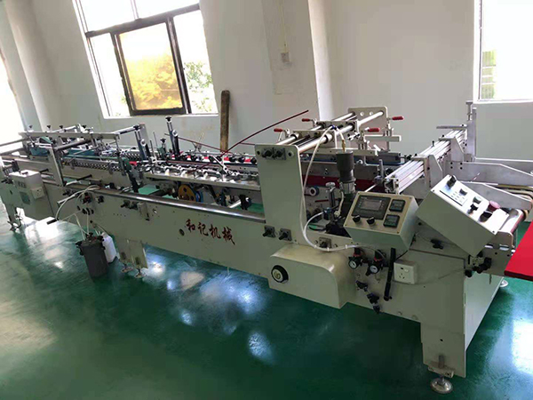 全自(zi)動膠盒(he)機      甯波(bo)自動粘(zhan)盒機   PET膠(jiao)水