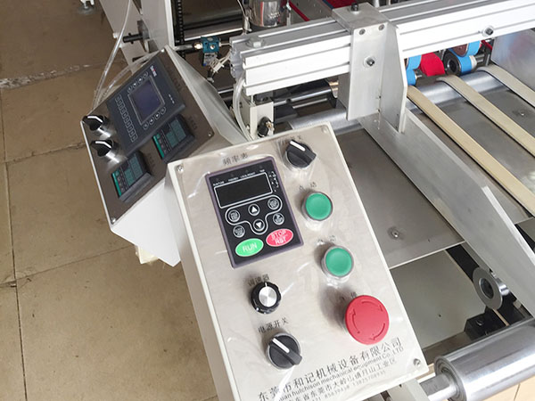 上(shang)海pur膠(jiao)折糊(hu)盒機(ji)    PVC膠水(shui)機