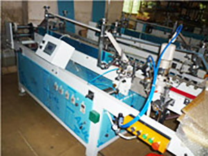 膠盒(he)折邊(bian)機的(de)分類(lei)有哪(na)幾種(zhong)？