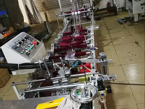 全(quan)自動(dong)膠盒(he)機的(de)性能(neng)主要(yao)有哪(na)幾點(dian)？