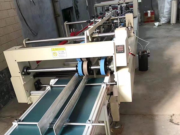 PET全(quan)自動(dong)膠盒(he)機