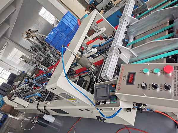 透(tou)明塑(su)料成(cheng)型膠(jiao)盒機(ji)