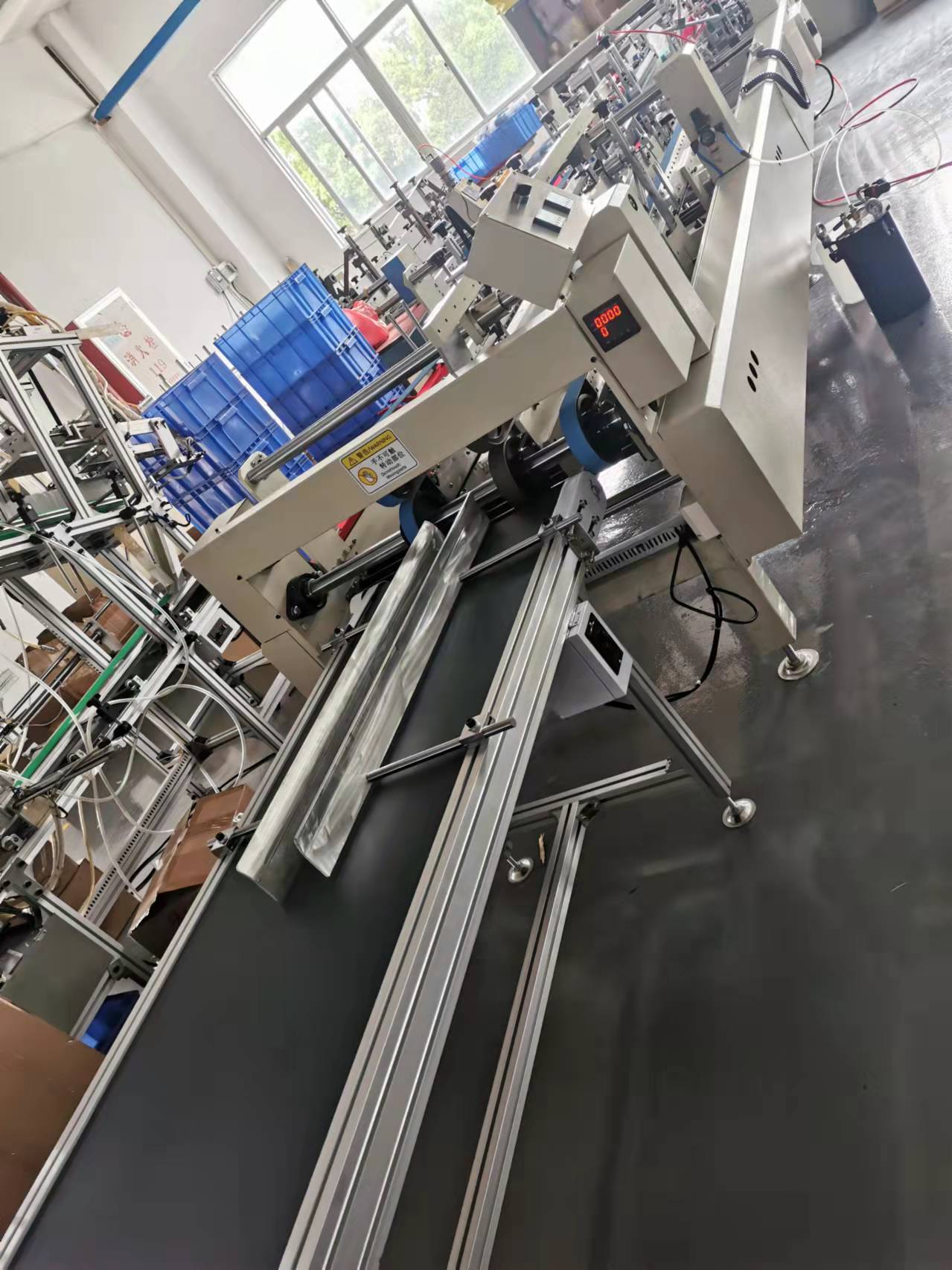 全自(zi)動膠(jiao)盒機(ji)批發(fa)