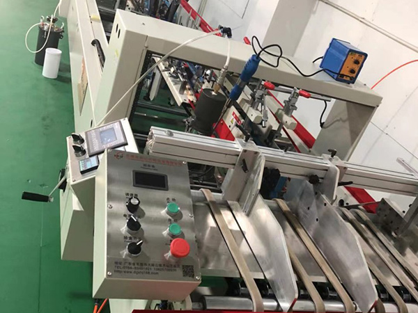 PUR自動(dong)膠盒機(ji)廠家