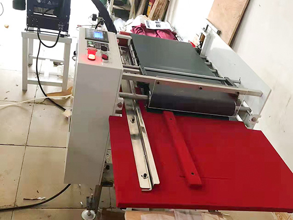 專業生(sheng)産PUR糊盒(he)機 全自(zi)動糊盒(he)機 和記(ji)全自動(dong)粘盒機(ji)上膠盒(he)