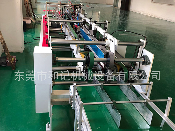 專(zhuan)業供應(ying)780PUR膠盒機(ji)   東莞廠(chang)家批發(fa)PET全自膠(jiao)盒機塑(su)料盒自(zi)動折邊(bian)機高效(xiao)全自動(dong)PVC膠盒機(ji)