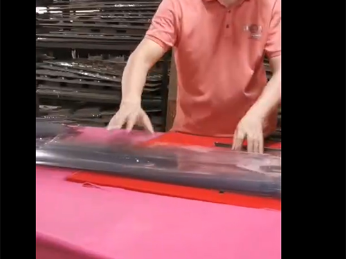 窗簾(lian)膠盒機