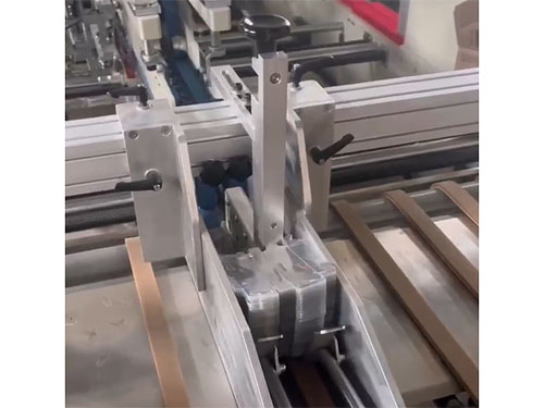 膠盒(he)粘貼(tie)小盒(he)子